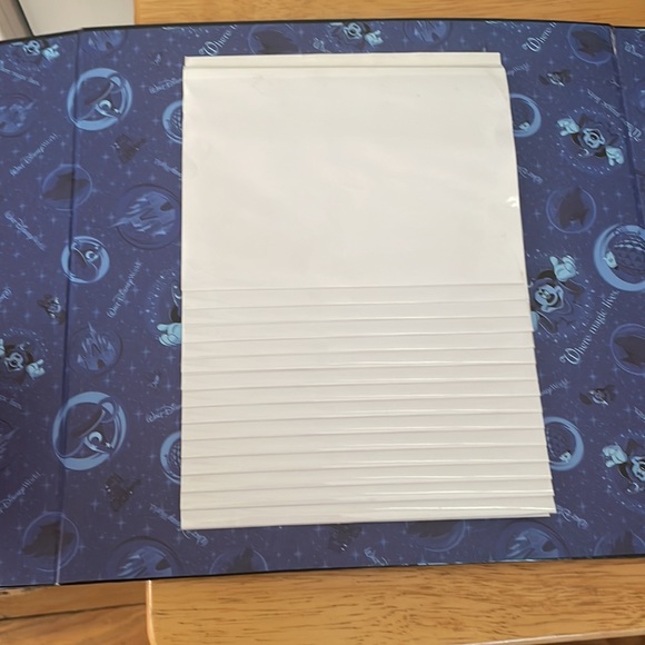 Walt Disney World Where Magic Lives Photo Album. GUC - Picture 8 of 17